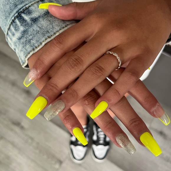 Handmade Luxury Press-On Nails | Sturdy & Reusable | LEMON LIME - Picture 3 of 10